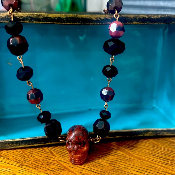 Howlite Skull Necklace. One of a Kind. Copper and black. - Picture 4 of 4